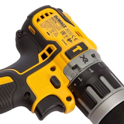 Шуруповерт ударный DeWalt DCD796D2