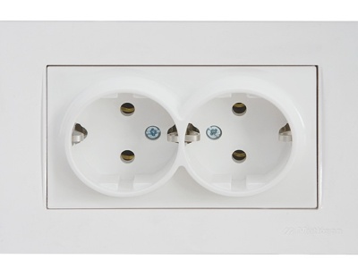 РОЗЕТКА 2-ая с заземлением (в комплекте с рамкой), Mutlusan Rita (белый)