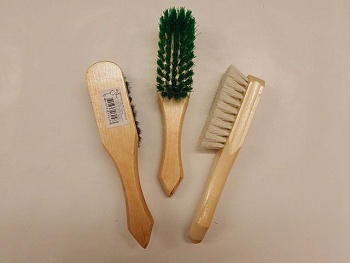 Щетка для одежды 195х35 мм, синтетическая щетина, РОСМА-Д 28с Щетка для одежды 195х35 мм, синтетическая щетина, РОСМА-Д 28с