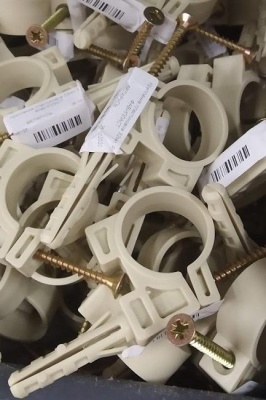 Крепление пластиковое 32 мм ФАБИПЛАСТ