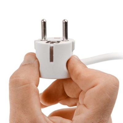 Удлинитель 4 розетки 7 м белый с заземлением LEIDEN ELECTRIC 805028