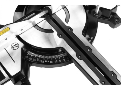 Пила торцовочная BULL CM 2502